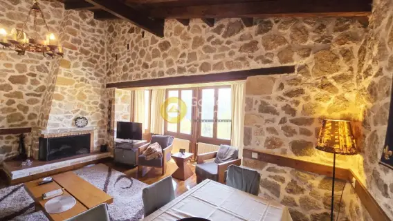 Maisonette Attached 206m<sup>2</sup> for sale photo 1