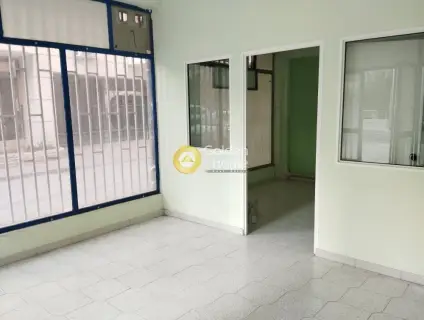 Store 40m<sup>2</sup> for rent photo 4