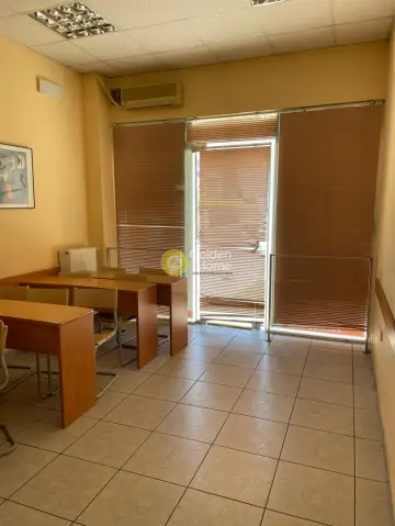 Office 65m<sup>2</sup> for rent photo 3