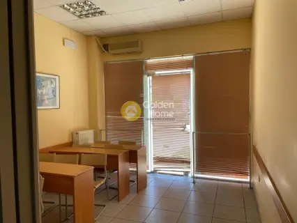Office 65m<sup>2</sup> for rent photo 2
