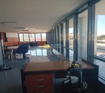 Office 130m<sup>2</sup> for rent photo 2