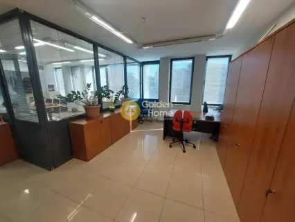 Office 118m<sup>2</sup> for rent photo 3