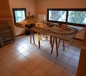 Independent Maisonette 366m<sup>2</sup> for sale photo 4637137
