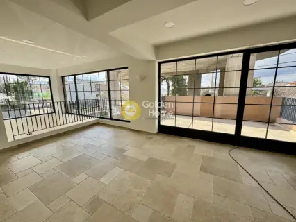 Independent Building 300m<sup>2</sup> for rent photo 1