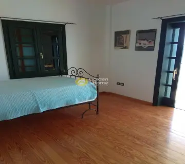 House 370m<sup>2</sup> for rent photo 45