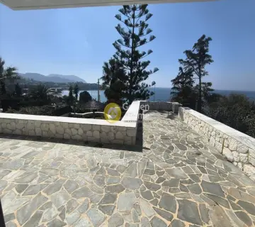 House 370m<sup>2</sup> for rent photo 9