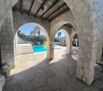 House 370m<sup>2</sup> for rent photo 8
