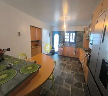 House 370m<sup>2</sup> for rent photo 13