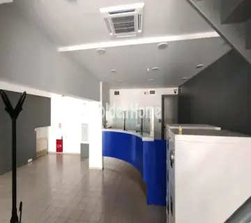 Store 175m<sup>2</sup> for rent photo 4