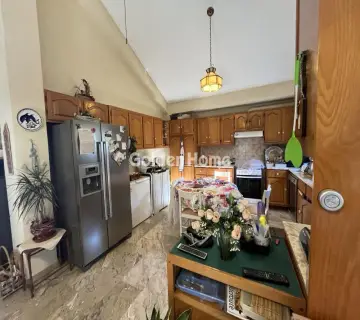 House 350m<sup>2</sup> for rent photo 24