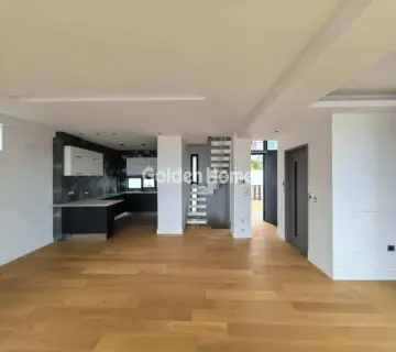 Independent Maisonette 354m<sup>2</sup> for sale photo 2