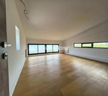 Independent Maisonette 354m<sup>2</sup> for sale photo 16