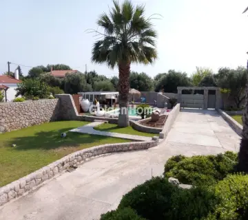 House 210m<sup>2</sup> for sale photo 2