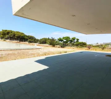 House 230m<sup>2</sup> for rent photo 4904578