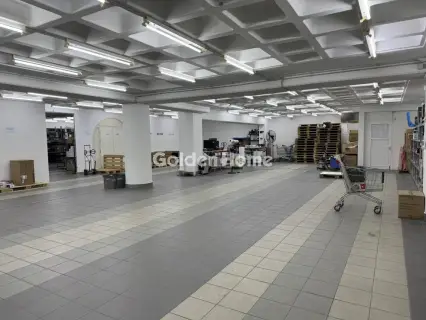 仓库 750m<sup>2</sup> for rent photo 1