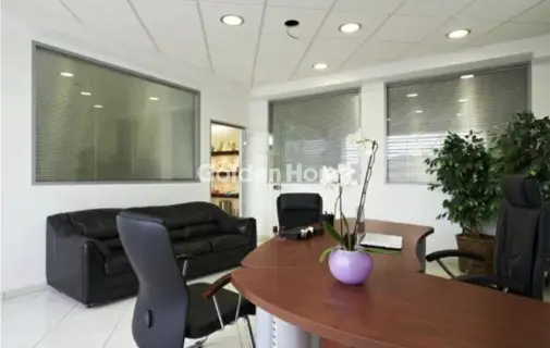 Building 2220m<sup>2</sup> for rent photo 1