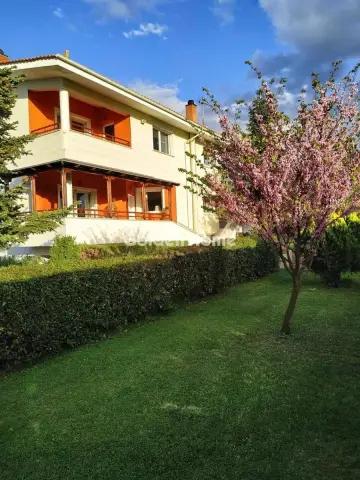 House 280m<sup>2</sup> for sale photo 2