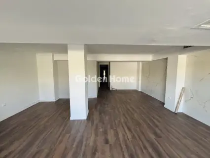 店铺 224m<sup>2</sup> for rent photo 3