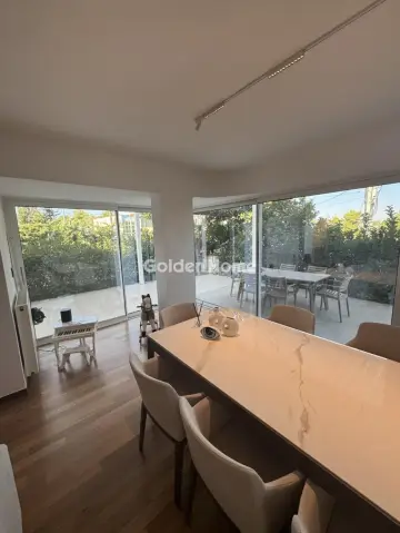 Independent Maisonette 307m<sup>2</sup> for sale photo 4