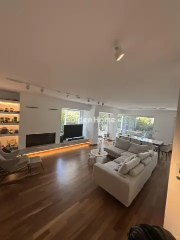 Independent Maisonette 307m<sup>2</sup> for sale photo 5
