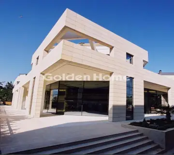 Office 889m<sup>2</sup> for rent photo 2