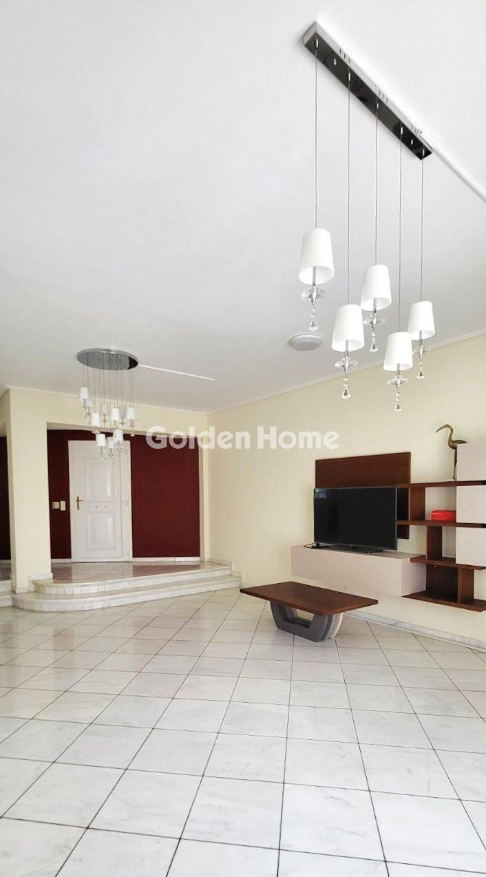 Independent Maisonette 271m<sup>2</sup> for rent display photo