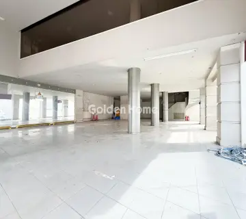 店铺 195m<sup>2</sup> for rent photo 1