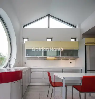 House 345m<sup>2</sup> for rent photo 11