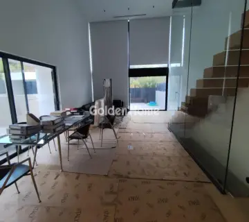 Floor Maisonette 250m<sup>2</sup> for rent photo 1