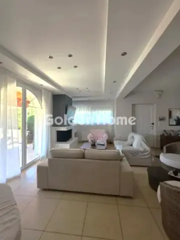 House 250m<sup>2</sup> for rent photo 1