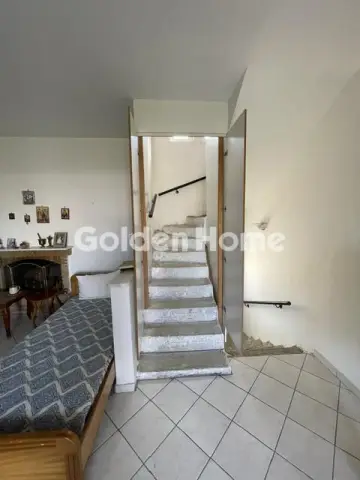 Independent Maisonette 197m<sup>2</sup> for sale photo 3