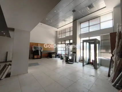 Store 200m<sup>2</sup> for rent photo 1