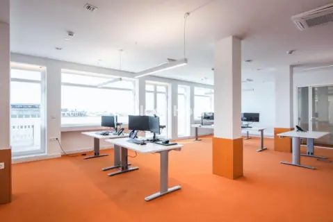 Office 180m<sup>2</sup> for rent photo 3