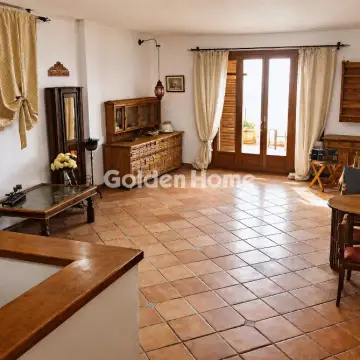 House 260m<sup>2</sup> for rent photo 2