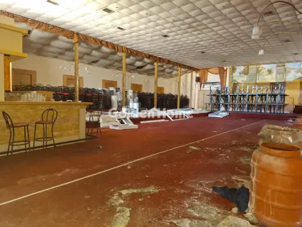 Store 800m<sup>2</sup> for rent photo 2