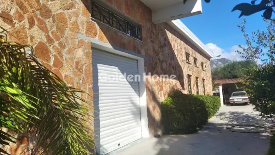 Independent Building 380m<sup>2</sup> for rent photo 5277148