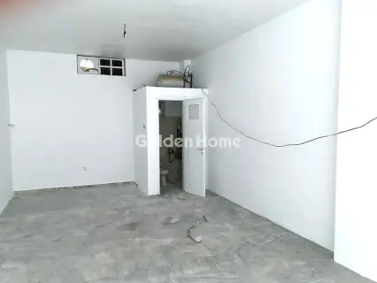 Store 42m<sup>2</sup> for rent photo 3