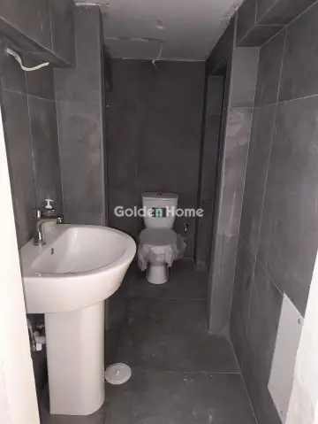 Store 72m<sup>2</sup> for rent photo 9