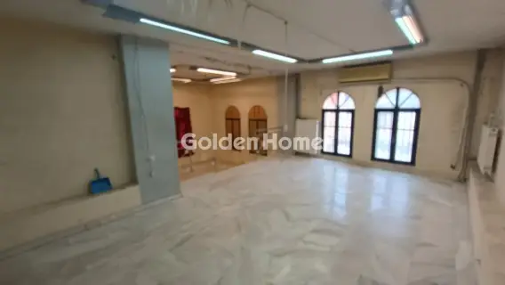 Independent Building 218m<sup>2</sup> for rent photo 1