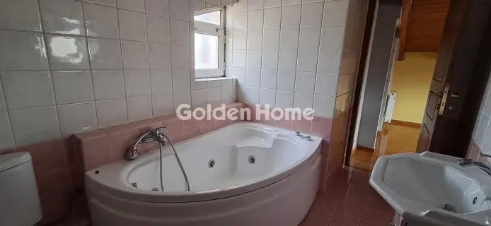 Independent Maisonette 236m<sup>2</sup> for sale photo 15