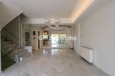 Independent Maisonette 323m<sup>2</sup> for sale photo 5358462