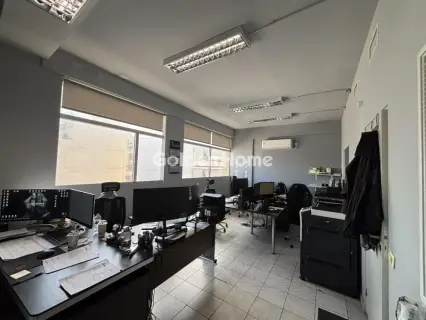 店铺 135m<sup>2</sup> for rent photo 1