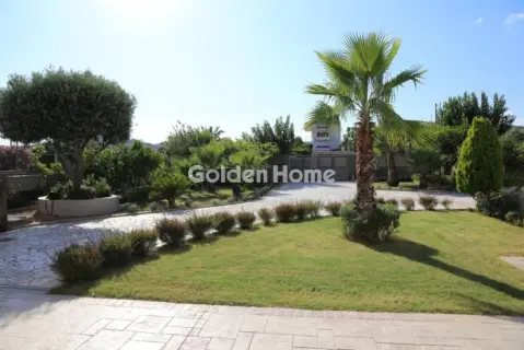 House 300m<sup>2</sup> for rent photo 4