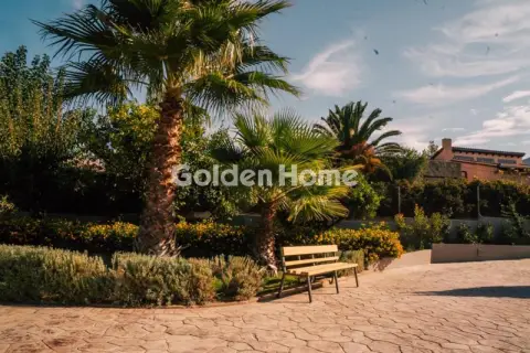 House 300m<sup>2</sup> for rent photo 1