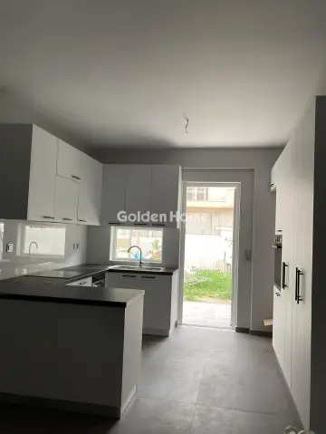 Maisonette Attached 201m<sup>2</sup> for rent photo 5372692