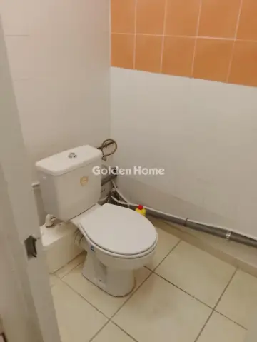 Store 42m<sup>2</sup> for rent photo 17