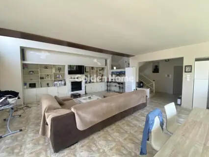 Independent Maisonette 260m<sup>2</sup> for rent photo 1