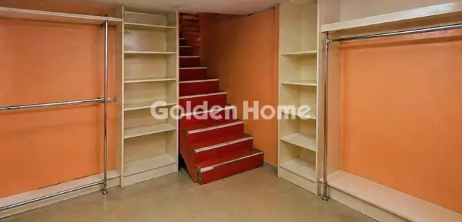 Store 130m<sup>2</sup> for rent photo 5