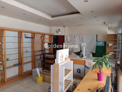 Store 52m<sup>2</sup> for rent photo 1