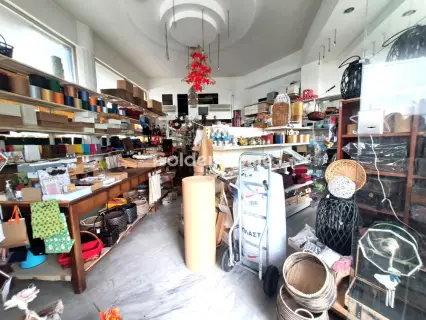 Store 180m<sup>2</sup> for rent photo 2